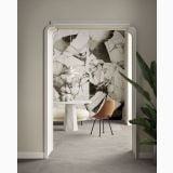Gresie Imitatie Marmura Bloom Lucioasa 60x120 cm – ambient living, living cu perete marmura, masa rotunda si scaun lemn