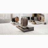 Gresie Piemme Venetian Marble Rainbow 60x60 cm Mat – ambient comercial, showroom haine cu pardoseala terrazzo alba