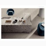 Gresie Ceppo di Gre Grey Mat 60x120 cm – ambient living, birou masiv din gresie gri cu scaun albastru, pe pardoseala