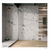 Gresie Ceppo di Gre Grey Mat 60x60 cm – ambient baie, baie moderna cu dus, perete gresie gri si dusumea lemn