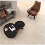 Gresie Via Appia Ivory Mat 60x60 cm – ambient living, living cu canapea gri, fotoliu maro si masuta neagra, pe pardoseala