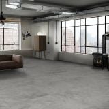 Gresie HBO 10 Invisible Gray Lucios 120x120 cm – ambient living, living industrial cu ferestre mari si soba fonta, pe pardoseala