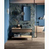 Faianta Abk Cloud 60x120 cm – ambient baie, baie moderna cu cada ovala si perete marmura verde
