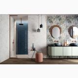 Faianta Decor ABK Caribbean 60x120 cm – ambient baie, baie eleganta cu tapet tropical, marmura, dulap verde pastel, pe pardoseala si perete