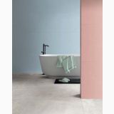 Faianta Abk Phard 60x120 cm – ambient baie, baie cu cada alba si pereti bleu roz, pe perete