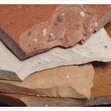 Gresie Imitatie Cotto Galestro HGT 10 Bianco 30x30 cm – detaliu, prim-plan muchii rupte placi terracotta si crem