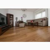Parchet Stratificat Venifloor Golden Oak Luxury mat 21x 244,5 cm – ambient living, living cu canapea gri si parchet stejar deschis, pe pardoseala