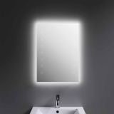 Oglinda Led Baie Dreptunghiulara 50x70 cm – ambient baie, oglinda led iluminata deasupra lavoarului alb cu robinet, pe perete