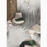 Lastra Gresie ABK Sensi Fantasy Sticks 120x280 cm Lucios 3D – ambient living, living modern cu fotolii rotunde si perete decorativ dungat