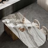 Gresie Stone Grey Mat 120x120 cm – ambient bucatarie, bucatarie moderna cu insula marmorata si scaune bej, pe pardoseala