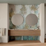 Gresie Abk Cliff Ivory Mat 60x120 cm – ambient baie, baie cu mobilier lemn, oglinzi rotunde si tapet copaci, pe pardoseala