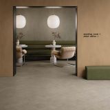 Gresie ABK Alterego Mud Mat 60x60 cm – ambient comercial, spatiu comercial cu fotolii, mese rotunde si lustre suspendate, pe pardoseala