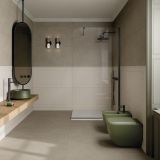 Gresie ABK Boiserie White 60x120cm – ambient baie, baie moderna cu dus, wc si bideu verzi, pe pardoseala si perete