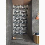 Gresie Decor ABK Sensi Fantasy Zigzag 60x120cm Lucios 3D – ambient baie, cabina dus cu perete decor zigzag negru-alb