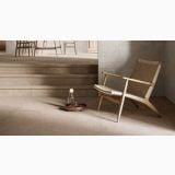 Gresie Portelanata DUO Back Desert Mat 60x120 cm – ambient living, scara si pardoseala gresie mata, scaun tesut lemn