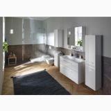 Bideu Suspendat Selnova Square Geberit Finisaj Alb Lucios – ambient baie, baie moderna cu mobilier alb, gresie lemn si perete marmura