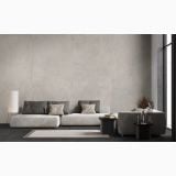 Gresie Exterior Portelanata iTiles Concreta Argento 100X100x2 cm – ambient living, living modern cu canapea gri si perete texturat, pe pardoseala