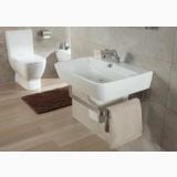 Lavoar Emma Gala 60x45cm Cu Preaplin Si Cu Gaura De Baterie – ambient baie, lavoar suspendat alb cu wc si covor maro, pe perete