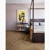 Parchet SPC Kahrs Intention - Click 6 mm Herringbone – ambient dormitor, dormitor elegant cu pat baldachin si parchet herringbone, pe pardoseala
