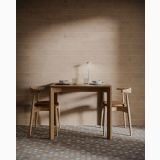 Gresie Portelanata DUO Gem Mix 02 90x90 cm – ambient living, masa scaune lemn pe pardoseala gresie cu motive geometrice