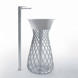 Lavoar Freestanding Hidra Wire Alb – lavoar alb pe suport metalic spiralat, baterie inalta