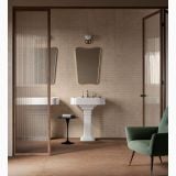 Gresie Portelanata DUO Deco Desert 01 60x120 cm – ambient baie, baie eleganta cu lavoar alb, oglinda si fotoliu verde, pe pardoseala