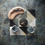 Gresie Abk Labradorite Lucios 120x120 cm – ambient living, vedere de sus, living cu canapea si fotolii pe gresie marmorata, pe pardoseala