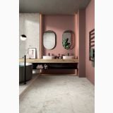 Gresie Abk Crystal Lucios 163,5x323x1,2 cm – ambient baie, baie moderna cu cada, perete roz si pardoseala marmorata