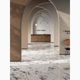 Gresie Abk Breccia Melange Lucios 120x120 cm – ambient comercial, lobby hotel cu arcade si pardoseala marmorata lucioasa