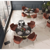 Gresie Abk Calacatta Gold Lucios 60x120 cm – ambient comercial, restaurant cu mese rotunde negre si scaune teracota, pe pardoseala