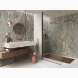 Gresie Abk Roma Imperiale Lucios 60x120 cm – ambient baie, baie moderna cu dus si marmura verde aurie pe pereti, pe perete