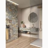 Gresie Abk Roma Imperiale Lucios 120x120 cm – ambient baie, baie moderna cu perete marmurat gri-auriu si dus sticla