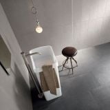 Gresie ABK Docks Grey Mat 30x60 cm – ambient baie, baie moderna, gresie gri antracit pardoseala, faianta gri pe perete