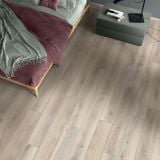 Gresie Imitatie Lemn Eco Chic Almond 20x120 cm – ambient dormitor, dormitor cu pat textil si noptiera verde, pardoseala lemn