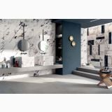 Gresie Abk Intarsia Lucios 120x120 cm – ambient baie, baie moderna cu marmura, cada, oglinzi rotunde, pe pardoseala si perete