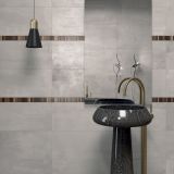 Gresie ABK Interno 9 Pearl Mat 60x60 cm – ambient baie, baie eleganta cu lavoar marmura negru si robinet auriu, pe perete
