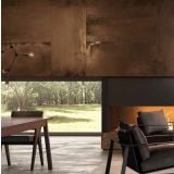 Gresie ABK Interno 9 Rust Mat 160x320 cm – ambient living, living cu perete gresie rustica si semineu incastrat