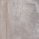 Gresie ABK Interno 9 Silver Mat 80x80cm – placa gri texturata tip beton pe fundal neutru