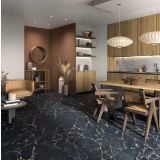 Gresie Abk Port Gold Mat 120x120 cm – ambient living, living si bucatarie cu pardoseala neagra efect marmura