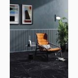 Gresie Abk Marquinia Select Lucios 120x120 cm – ambient living, living cu fotoliu portocaliu, plante si pardoseala neagra