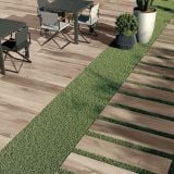 Gresie ABK Soleras Avana Mat 20x170 cm – ambient terasa, terasa exterioara cu gresie lemn si dale printre iarba, pe pardoseala