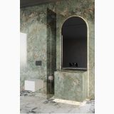 Gresie Portelanata HPM 03 Amazzonite Mat 120x120 cm – ambient baie, baie eleganta cu marmura verde si oglinda arcuita, pe pardoseala