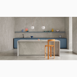 Gresie Ardesia Grey Mat 30x60 cm – ambient bucatarie, bucatarie moderna cu insula gresie si mobilier albastru, pe pardoseala si perete