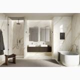 Lastra Gresie Italgraniti Calacatta Extra Lucios 120x280x0,6 cm – ambient baie, baie moderna cu cada freestanding si pereti marmura, pe pardoseala si perete