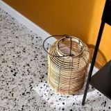 Gresie Piemme Venetian Marble Rainbow 60x120 cm Mat – ambient hol, pardoseala terrazzo cu lampa ratan pe perete galben