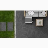 Gresie Exterior Portelanata iTiles Quarzi Antracite 60x90x2 cm – ambient terasa, terasa exterioara cu canapea gri si covor iarba, pe pardoseala