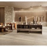 Gresie Architecta Petra Beige 60x120 cm Mat Structurat – aceeași nuanță în format 120x120, spațiu comercial (catalogul producătorului)