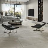 Gresie Portelanata iTiles StoneForm Ivory 80x80 cm – ambient living, living modern cu canapea gri si fotolii negre elegante, pe pardoseala