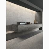 Gresie Abk Native Ash Lucios 60x120 cm – ambient bucatarie, bucatarie moderna cu blat negru si mobilier suspendat gri, pe pardoseala si perete