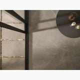 Gresie HBO 5 Bronzo Amani 120x120 Lucios – ambient living, vedere de sus pardoseala gri cu masuta rotunda